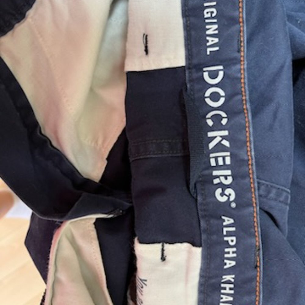 Dockers - Picture 5 of 7